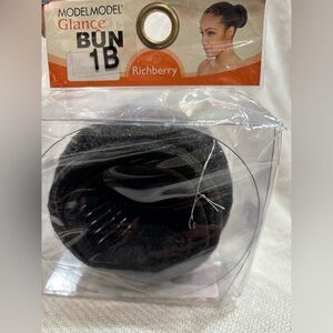 New Model Model Glance Bun Synthetic Hair Accessory color Richberry 1B